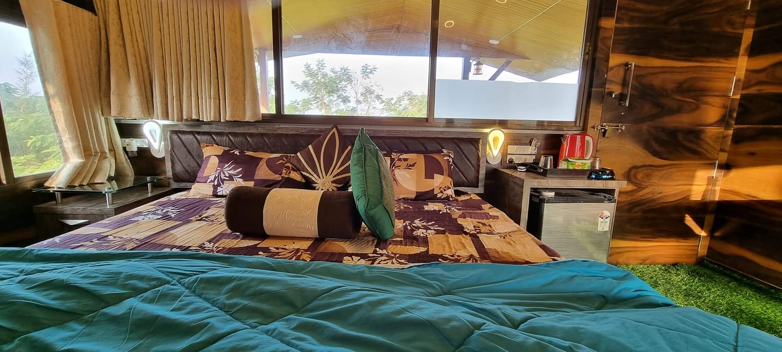 Super Deluxe Tree House